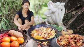 Yummy seafood: Octopus curry with mushroom for eating delicious - Survival cooking in forest
