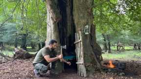 Building Complete And Warm Survival Shelter In The Trunk & Bushcraft Tree House,Fireplace With Dirt