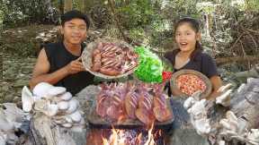 Mushroom plant grilled in squid for dinner, Cooking on the rock - Survival cooking in forest