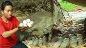 Survival skills- womans found eggs with banana for cook -Eating delicious