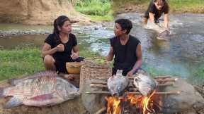 Fresh fish in river for food - Grilled fish for lunch, Survival cooking
