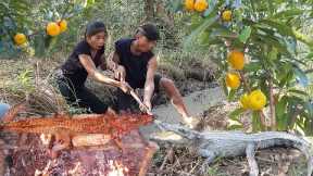 Catch and Cook, Wild crocodile for dinner - Cooking crocodile for food in jungle