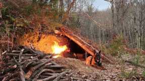 Building a Useful, Warm and Camouflage Bunker for Emergencies - Bushcraft Survival Shelter, Cooking