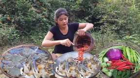 Crabs hot spicy chili with fresh vegetable, Seafood yummy - Solo cooking in forest