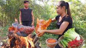 Pig head spicy delicious grilled for lunch with my brother - Survival cooking in jungle