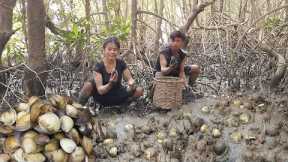 Shells in mangrove for lunch - Cooking shells, Eating delicious