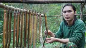 Skills, catching eel by hand, the process of making smoked eel, survival alone