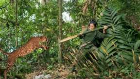 Survival skills, being attacked by wild animals, quickly building shelters, survival skills