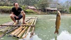 Duong Relaxing fishing on the floating raft, cook sour fish soup. Primitive Skills