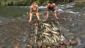 Survival Skills In Primitive Life. Skills Build A Bamboo Fish Trap Catch Many Fish
