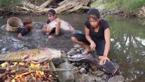 Wow 18kg Catfish! Catching Big Fish and Cooking for jungle food @PrimitiveSurvivalSkillss