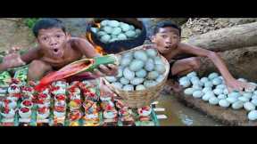 Survival in the rainforest - Duck egg, cooking delicious eating | Primitive Boy