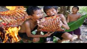 Survival in the rainforest - Cooking pork rib and eating delicious | Primitive Boy