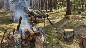 Bushcraft, Building, Life and Cooking in the forest. Survival Skills. Log Cabin.