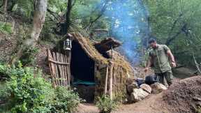 CATCH BIG  FISH WITH BARE HAND, Bushcraft Camping In Dugout Shelter, Outdoor Cooking, Solo Overnight