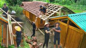 The wooden CABIN is more spacious. Together face the difficulties together when building a new life