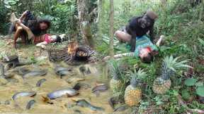 Primitive Life - Survival in the rainforest catch fish and find fruit meet  meet forest people