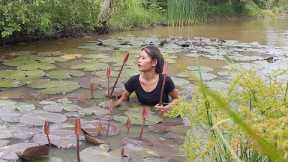 Survival skills: Catch Fish in the lake and Pick water lily- Cooking fish with water lily for dinner