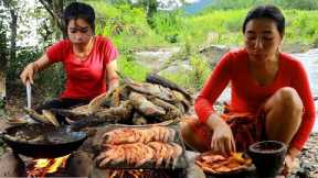 Survival skills- Crispy fresh fish and cooking shrimp on the rock of survival in forest