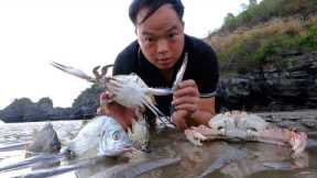 PRIMITIVE SKILLS; Catch fish and crabs, oysters - Survive in the sea