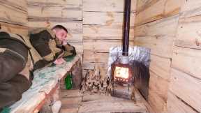 Building a Warm and Cozy Winter Shelter, living in a forest house