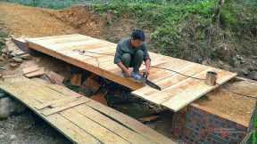Construction progress of the solid wooden bridge on day 3 - Bridge pillars, wooden bridge deck
