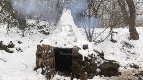 Building Stone Winter Bushcraft Survival Shelter In The Snow And Rain, Fireplace With Clay, Complete
