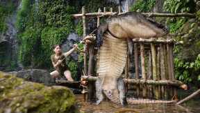 Skills, making traps to catch crocodiles, survival alone