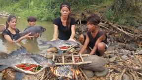 Fish spicy chili grilled So delicious food for dinner, Survival cooking in forest