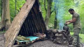 Building Bushcraft Survival Shelter In The Rain Forest,Outdoor Cooking,Fireplace With Clay,Wild Boar