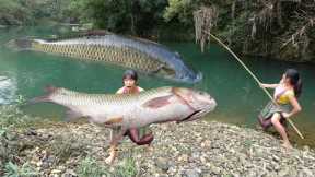 Survival skills: Big Fish At Deep Water Are Caught By Primitive Fishing - Cooking Fish Recipe