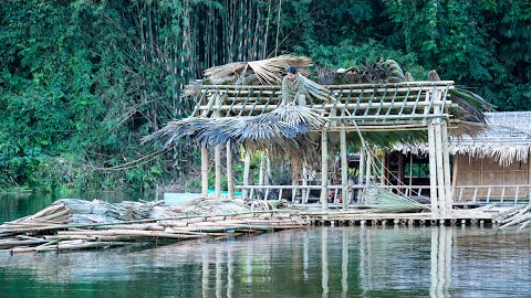 This Is How I Built A Traditional Bamboo Roof: River Survival | EP.401