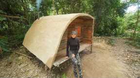 Building a Warm and Cozy Hollow for Survival, in the root of a fallen spruce. Secret cave