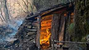 Building a Dugout Shelter for Winter Survival, coldest winter bushcraft camping in the wilderness