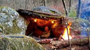 Building Survival Shelter, Winter Bushcraft Camping in the Woods