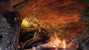 Building a Survival Shelter under the Cliff, Winter Bushcraft Camping in the Rain forest