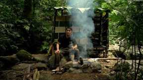 Build a shelter in the forest, hunt fish and cook wild bananas, and stay overnight