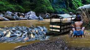 Make bamboo rafts in heavy rain to catch fish - Survival skills in the wild