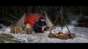 2-Day Solo Winter Camping | Survival in a Snowy Forest, Sub-Zero | Bushcraft Shelter