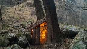 Building a Warm and Cosy Survival Shelter, Bushcraft Camp in the wilderness