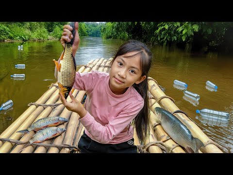 Poor Girl Uses Plastic Bottles to Catch Big Fish – Amazing Survival Skill