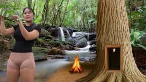 Building a Warm and Survival Shelter Inside a Giant Tree. Solo Bushcraft