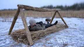 Winter Survival Challenge: Building a Shelter For a Freezing Night, No Sleeping Bag