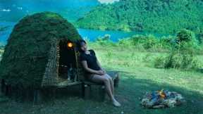 Lake Survival Skills: Building a Natural Bushcraft Shelter