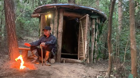making a house alone in the forest, survival skills, warm fire cooking in the cold weather