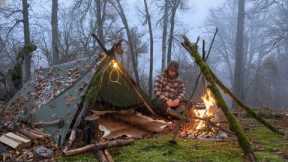 Winter Camping in Heavy Snow and Rain،Solo Survival, Bushcraft،Wilderness Skills،Day 2 With No Food